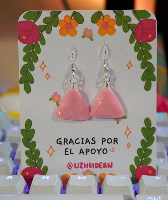 Aretes triangulo rosa $50