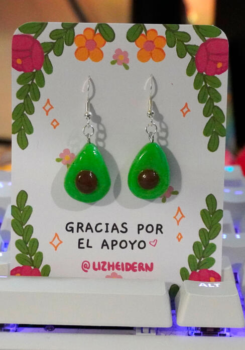 Aretes Aguacate medianos $80